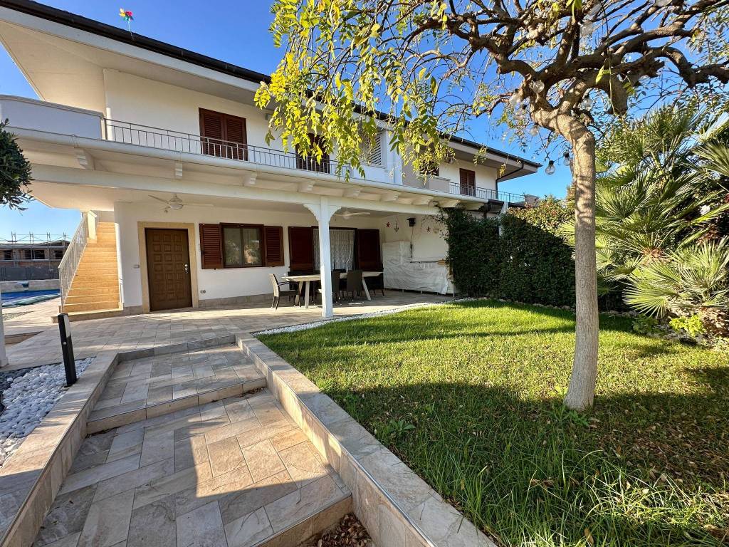 Villa a Montenero di bisaccia in Via Niccolò da Conti - Foto 2