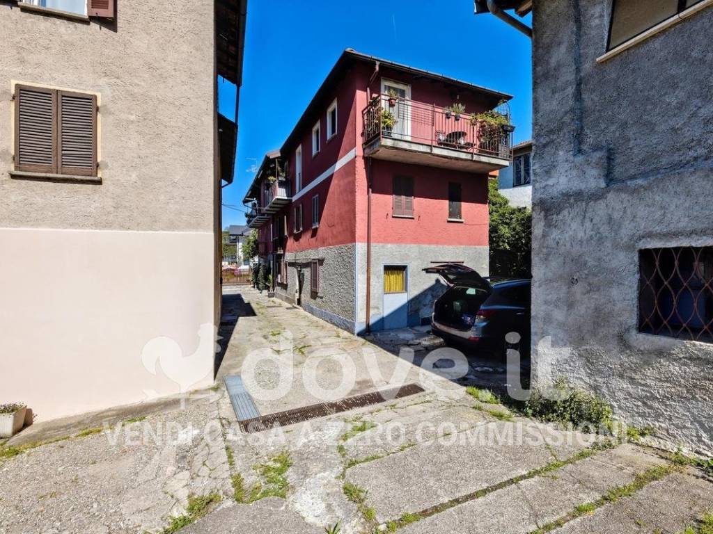 Appartamento a Luino in Via Rebisello, 7 - Foto 3