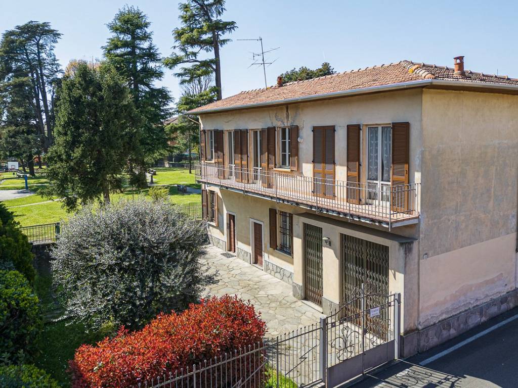 Villa a Besnate in Via Edmondo De Amicis - Foto 2