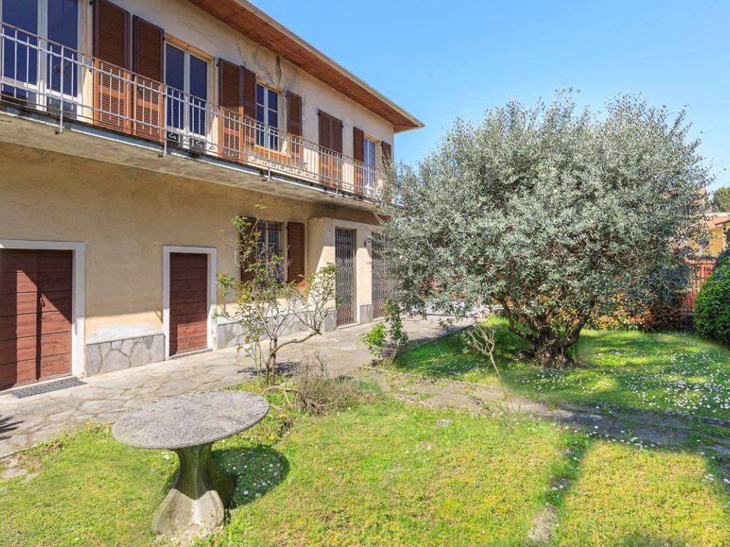 Villa a Besnate in Via Edmondo De Amicis - Foto 4