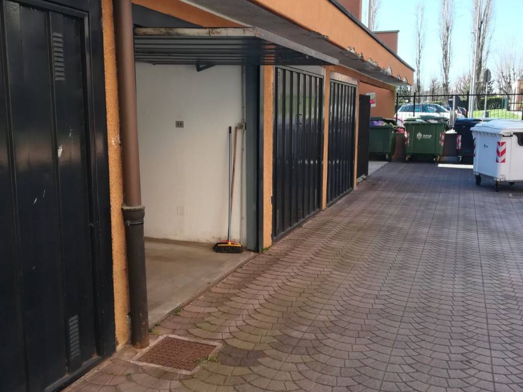 Box / garage a Buccinasco in Via Emilia, 1 - Foto 3