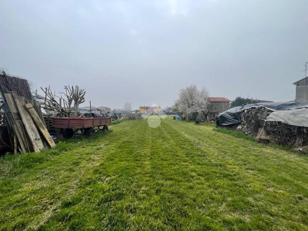 Terreno a Castelbelforte in Via Pescine - Foto 2