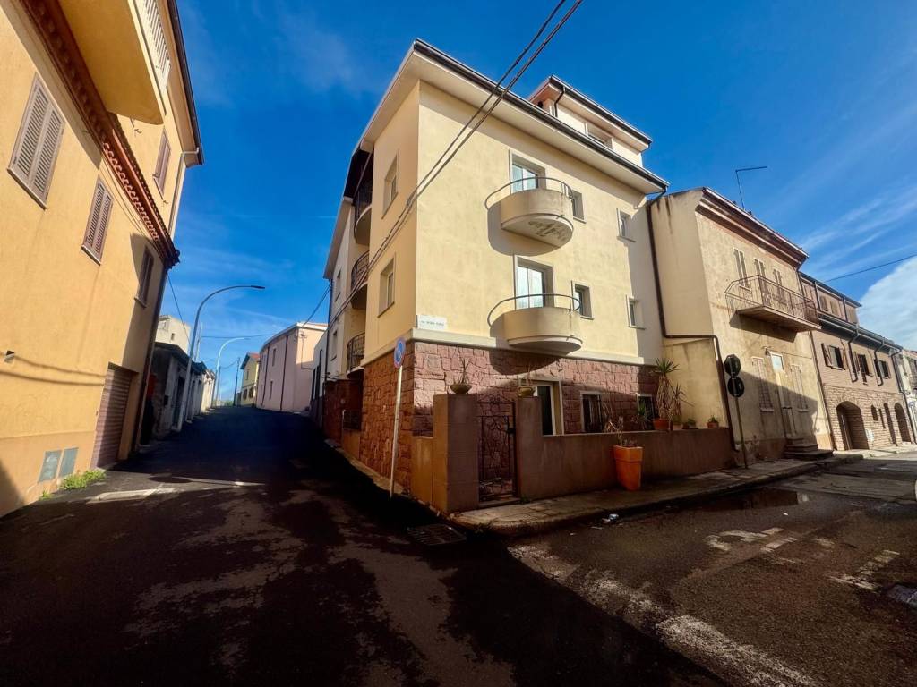 Palazzo / stabile a Macomer in Via Camillo Benso di Cavour, 2 - Foto 3