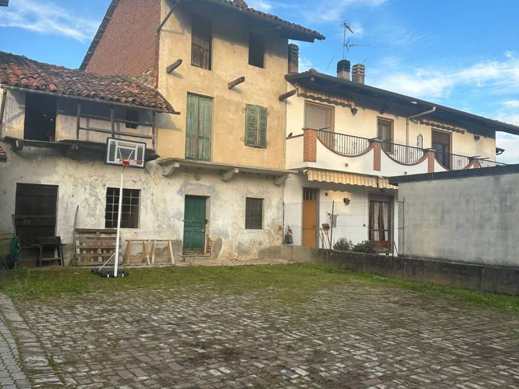 Casa indipendente a Alice castello in Via Santhià, 3 - Foto 2