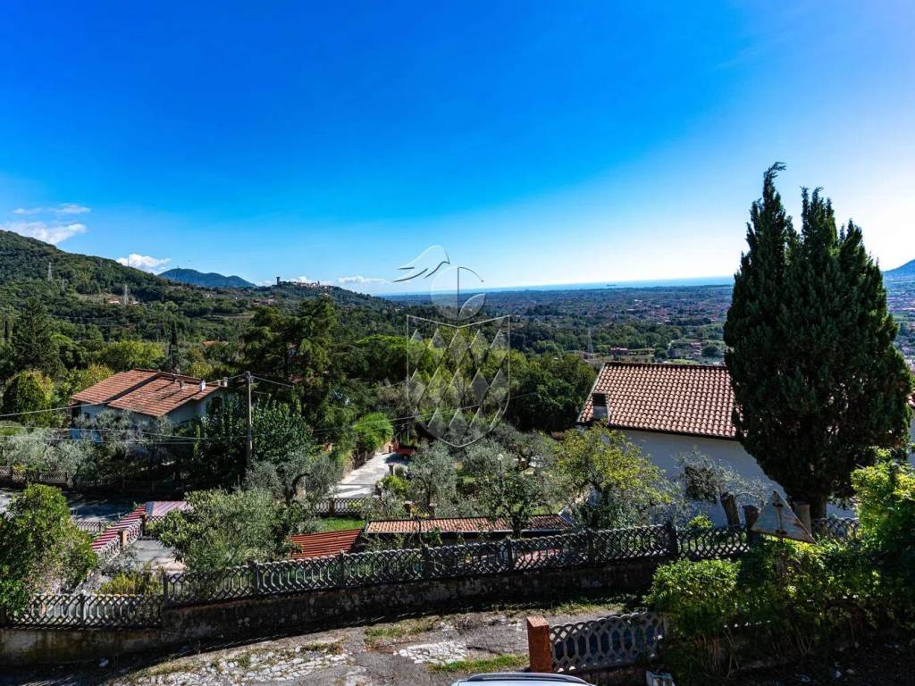 Villa a Castelnuovo magra in Montecchio S.N.C. - Foto 2