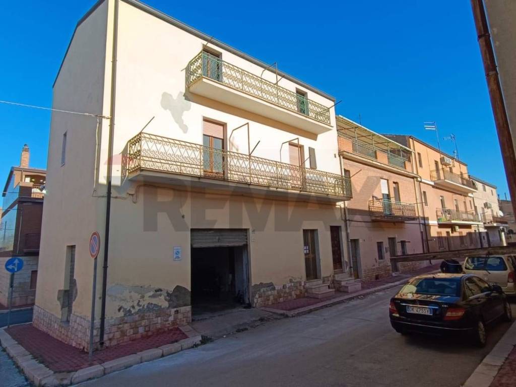 Casa indipendente a Castelluccio dei sauri in Via Inverse - Foto 2