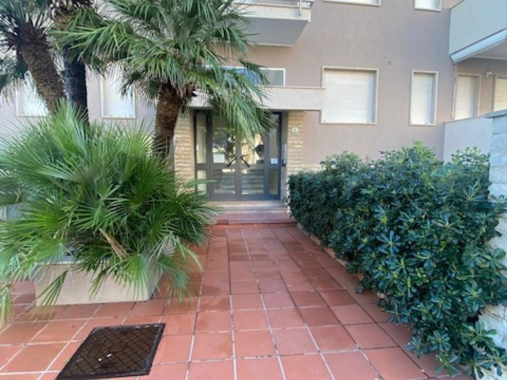 Appartamento a San bartolomeo al mare in Via degli Aranci, 4 - Foto 2