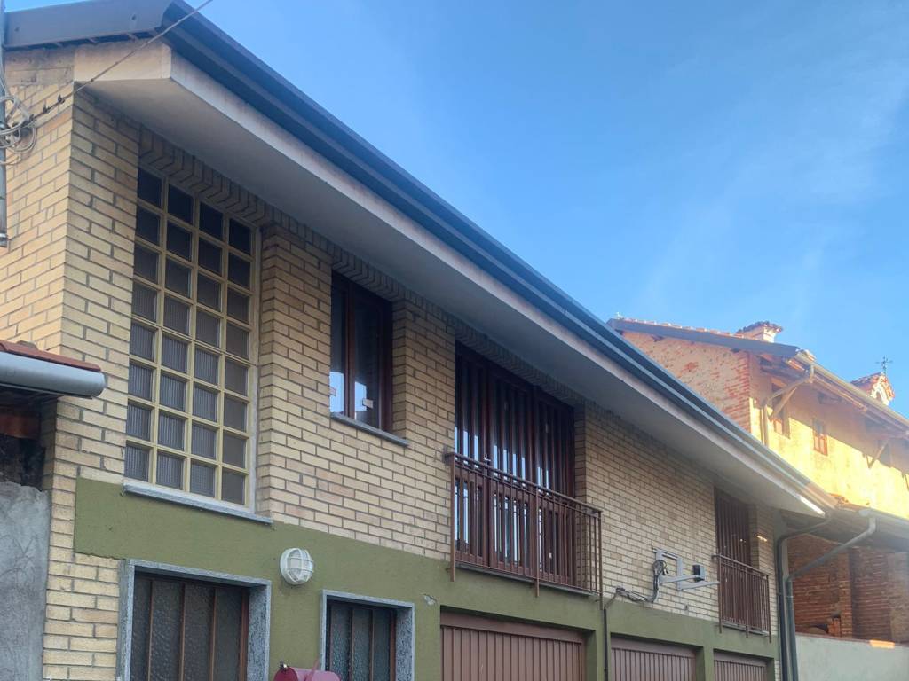 Appartamento a Alice castello in Piazza Fratelli Savio, 9 - Foto 2