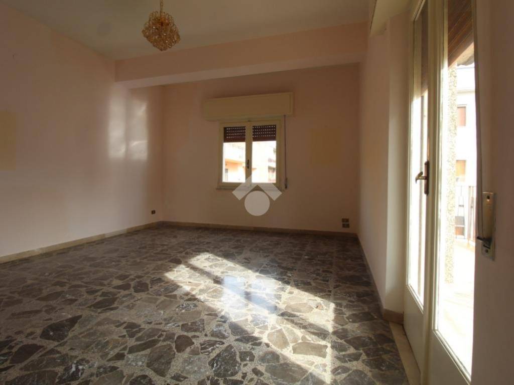 Appartamento a Reggio calabria in Via Regina Elena, 19 - Foto 3