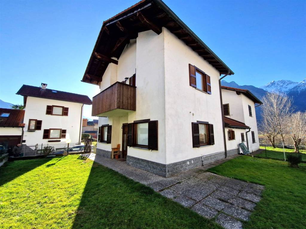 Villa a Novate mezzola in Via Della Riva - Foto 2