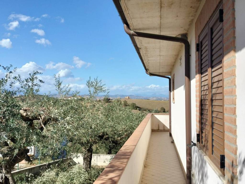 Villa a Collecorvino in Via Belvedere - Foto 3