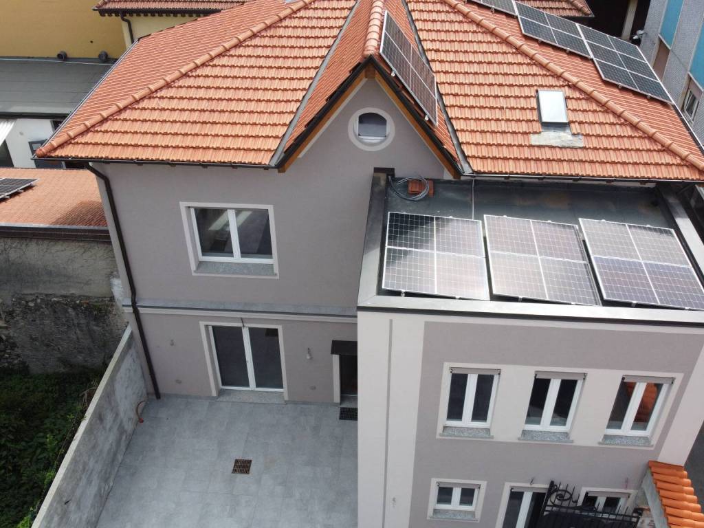 Villa a Verbania in Via Alfonso La Marmora - Foto 2