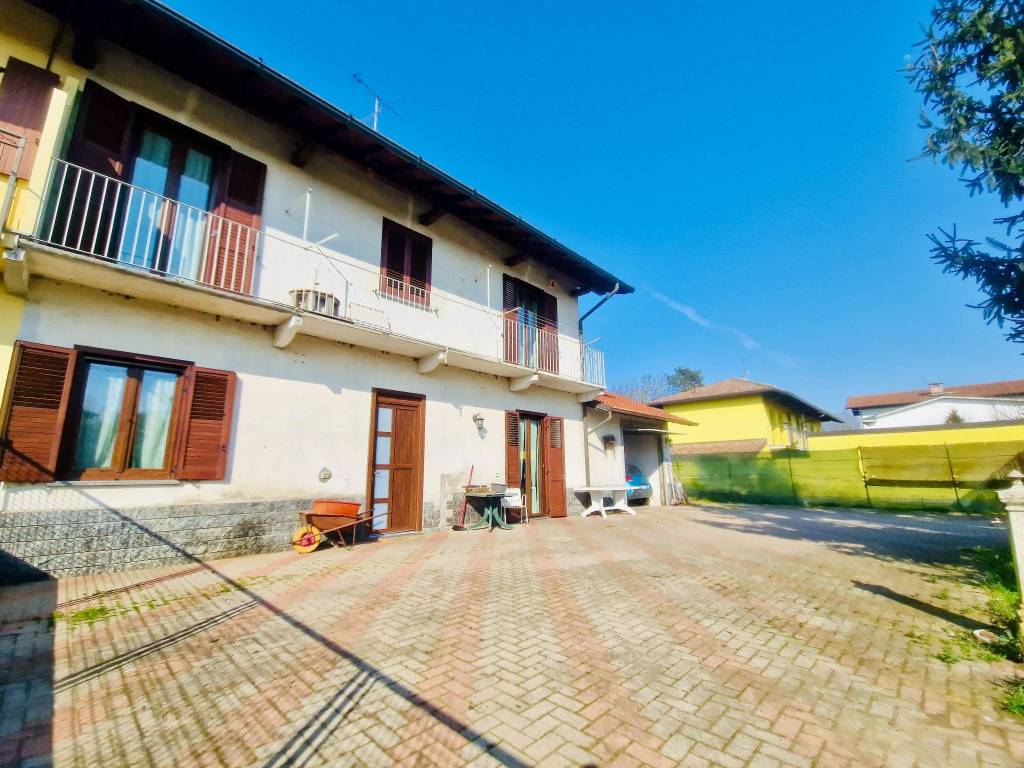Villa a Lonate pozzolo in Via Sant'Anna - Foto 2