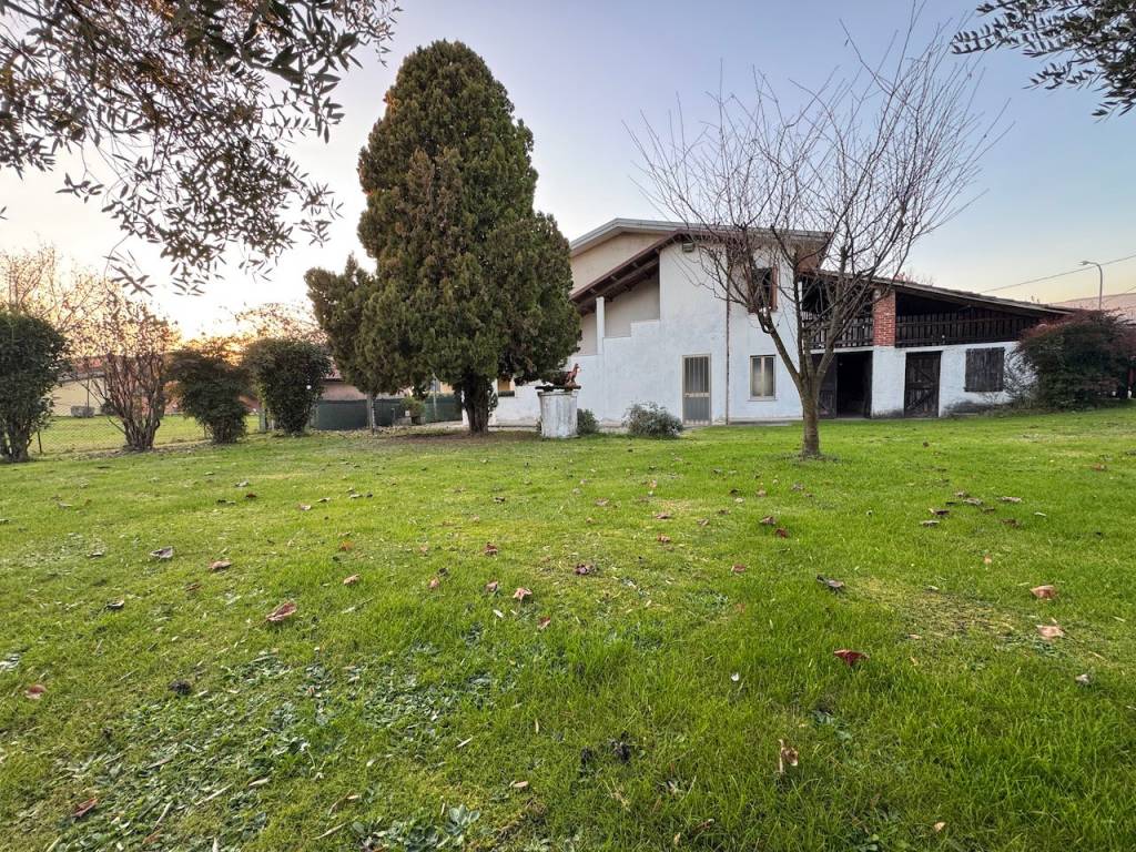 Villa a Bassano del grappa in Strada Sette Case, 39 - Foto 2