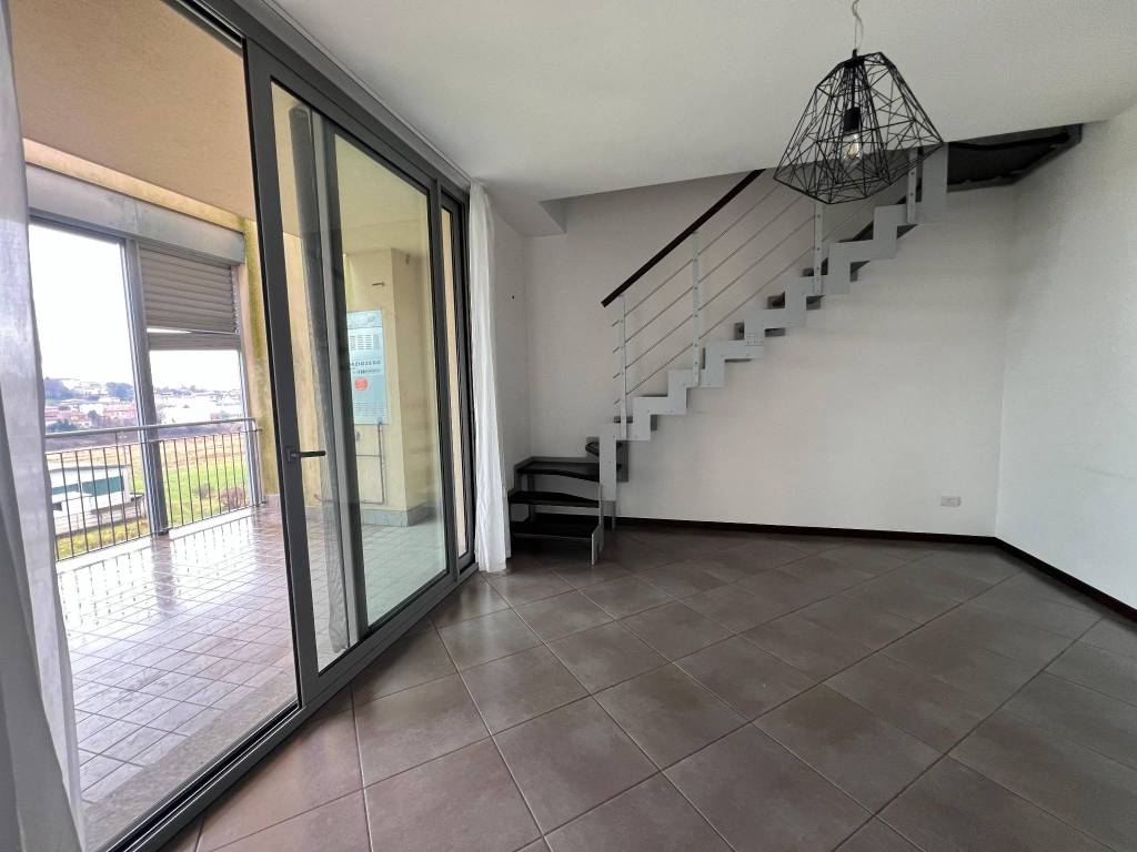 Appartamento a Cantù in Via Fiammenghini, 34 - Foto 2