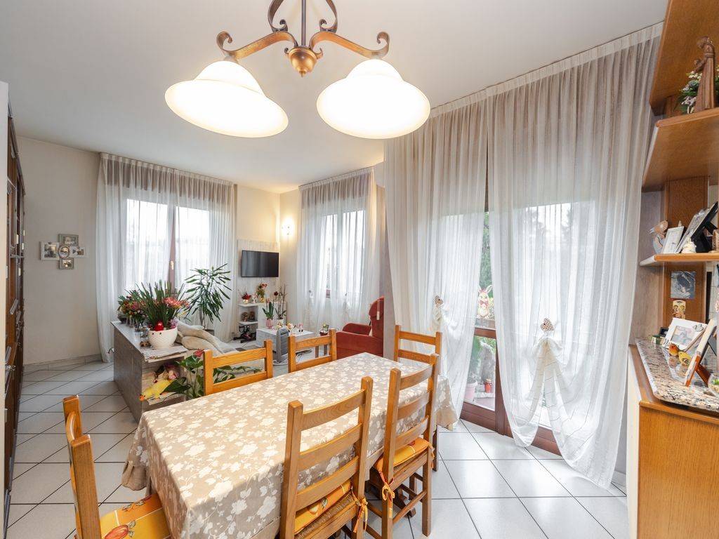 Appartamento a Cassago brianza in Via Alessandro Volta, 43 - Foto 2