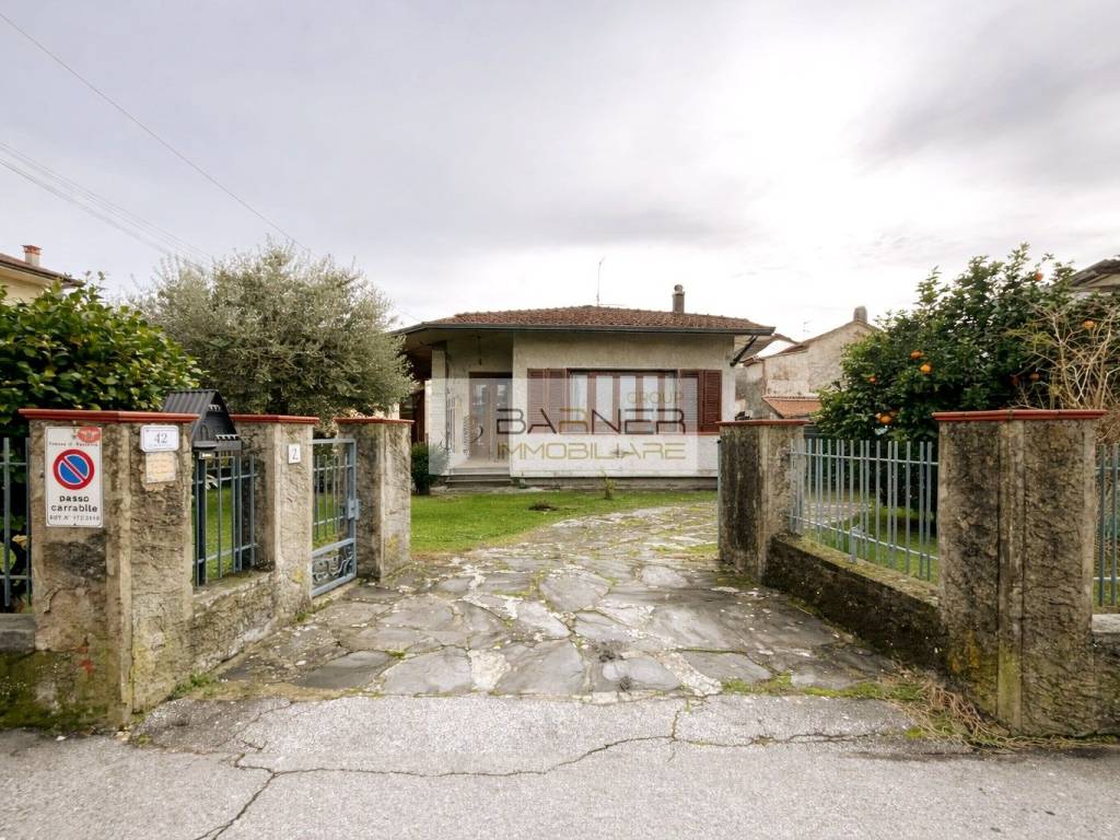 Villa a Massarosa in Via Bertacchino, 42 - Foto 2
