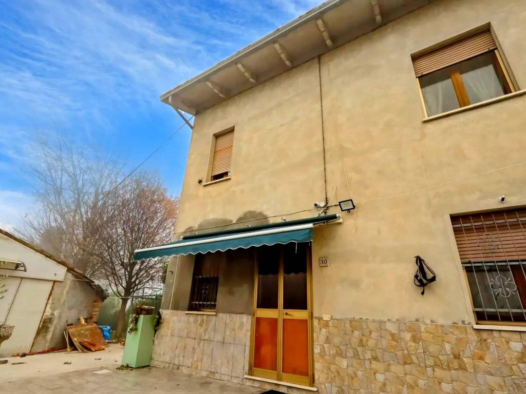 Villa a Mirandola in Via Davanti - Foto 2