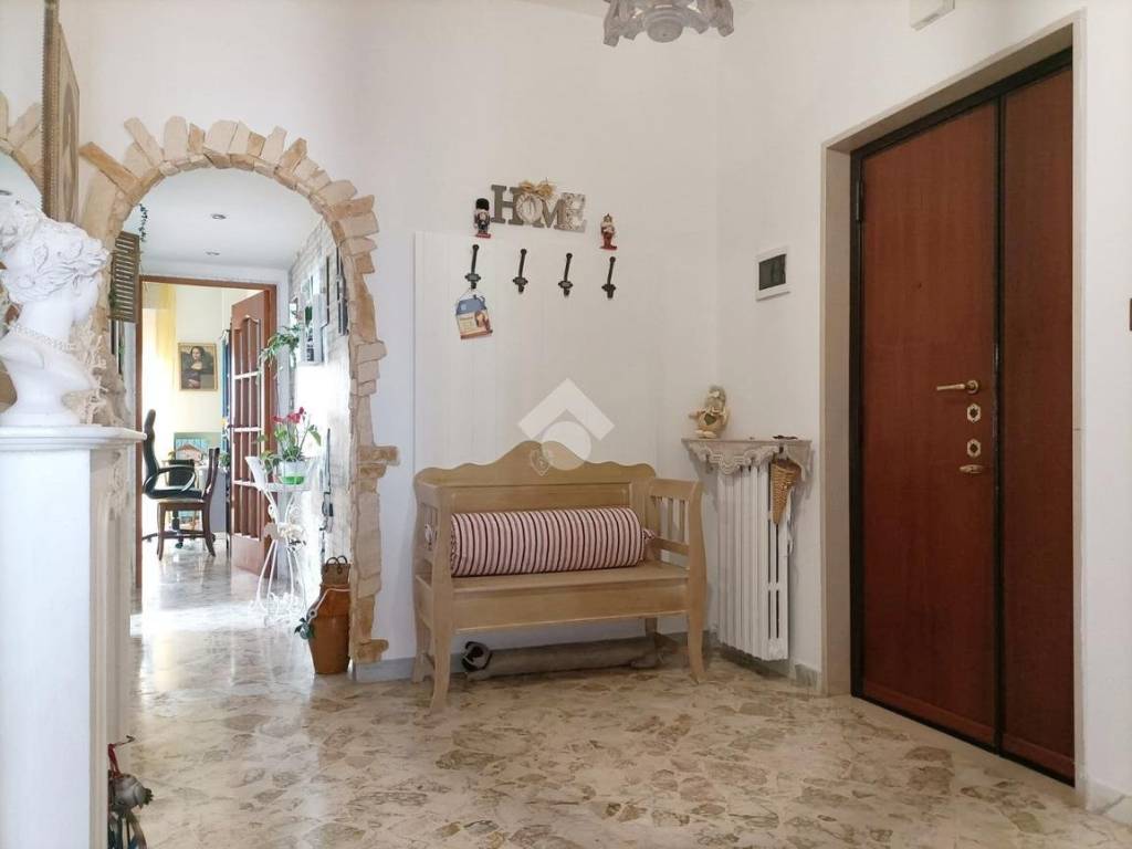 Appartamento a Mola di bari in VIA SILVIO PELLICO, 10 - Foto 3