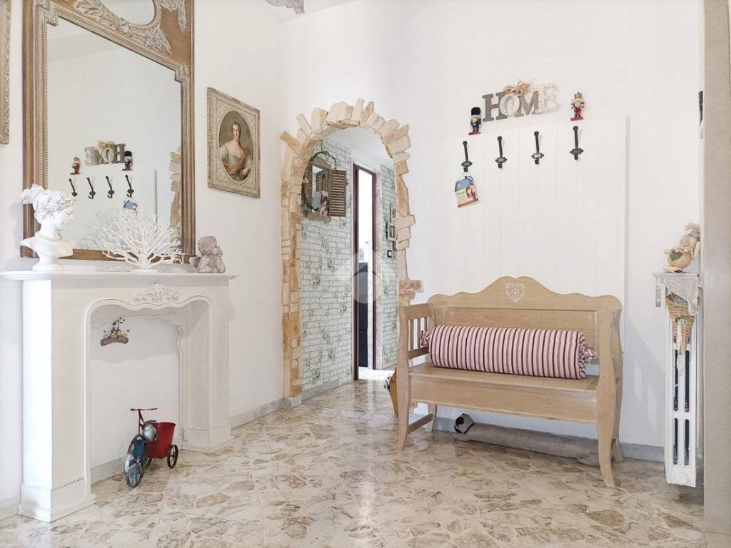 Appartamento a Mola di bari in VIA SILVIO PELLICO, 10 - Foto 4