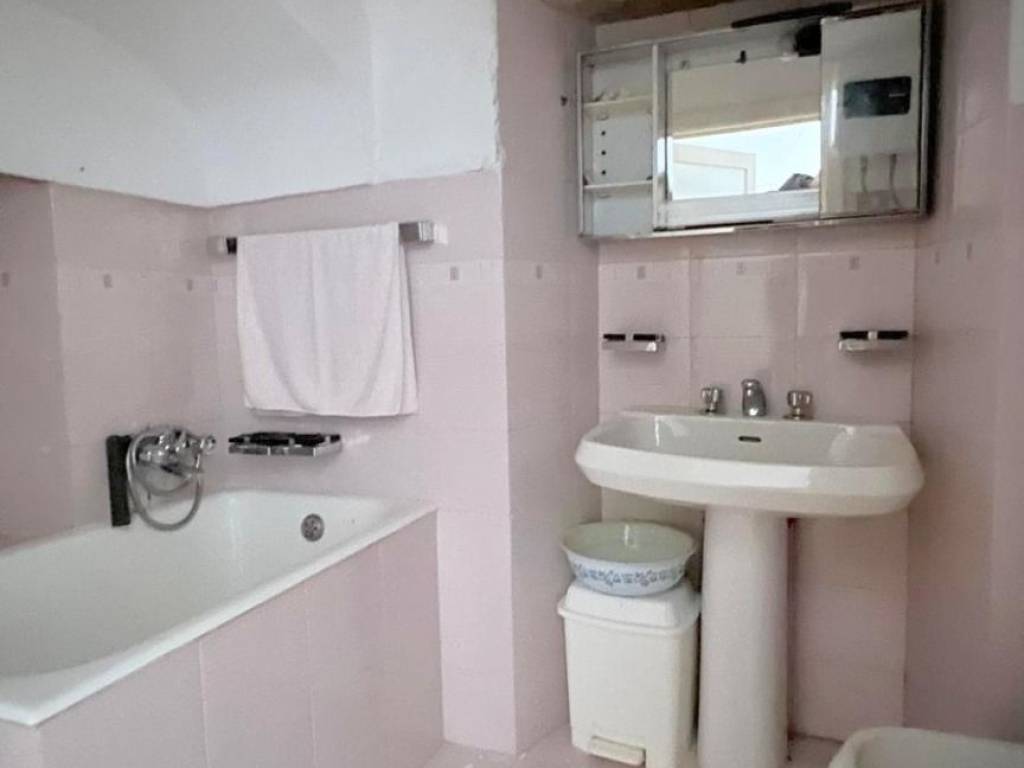 Casa indipendente a Ceglie messapica in Vico 4 Santoro Urgesi - Foto 4