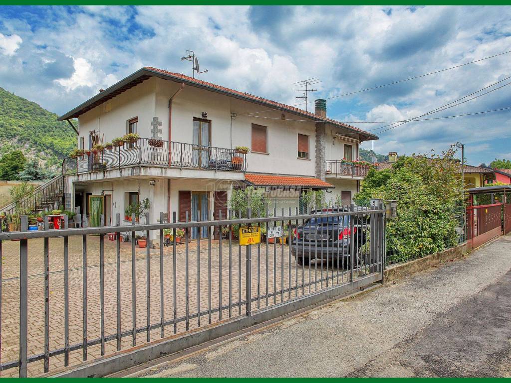 Casa indipendente a Bisuschio in Via Roma, 63 - Foto 2