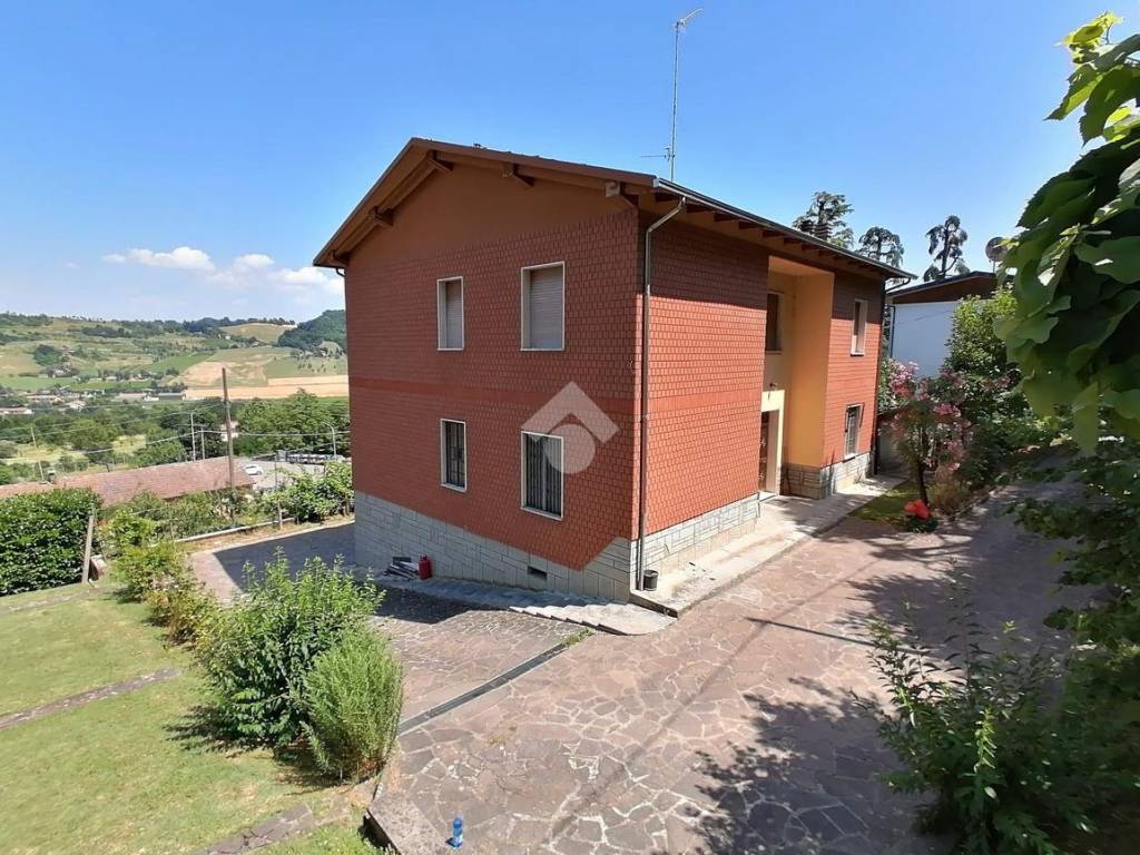 Appartamento a Valsamoggia in strada via fratelli cervi, 94 - Foto 2
