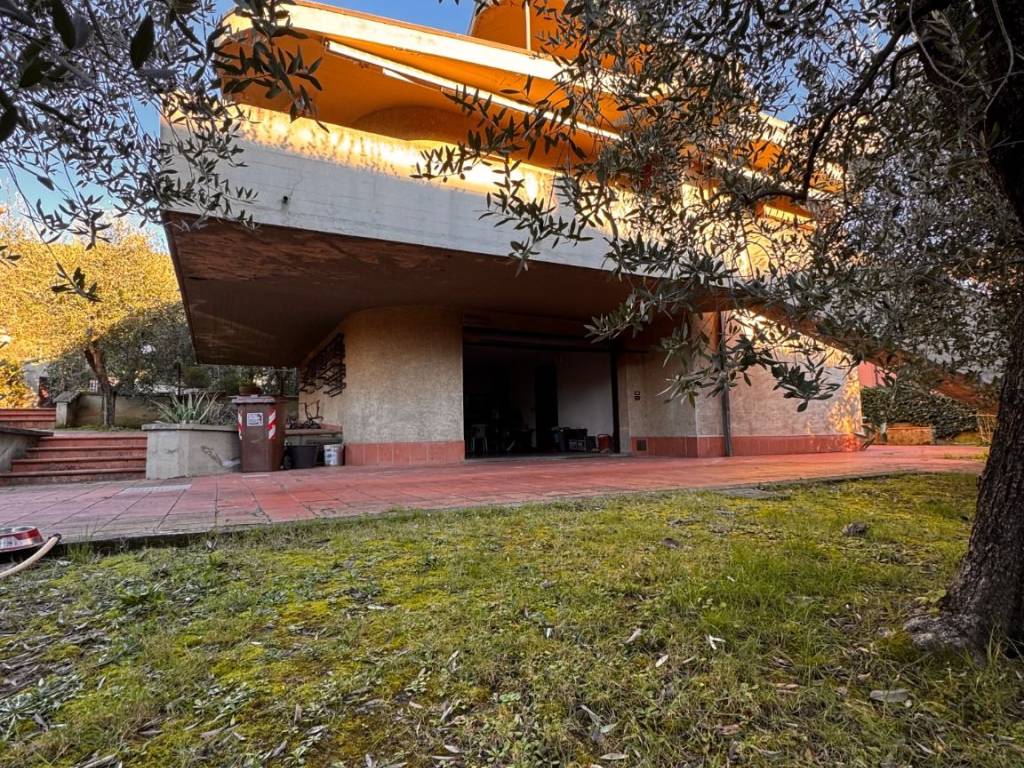 Villa a Monsummano terme in Piazza Giuseppe Giusti - Foto 2