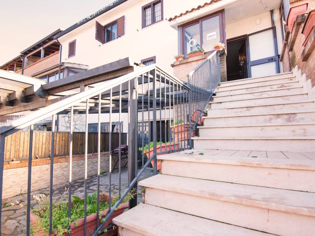 Villa a Pratola serra in Via Colle del Noce, 17 - Foto 2