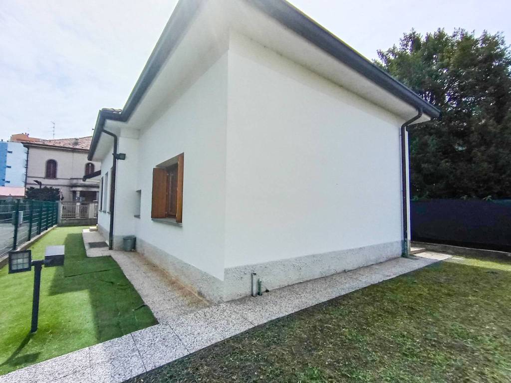 Villa a Carugo in Via Enrico Toti, 27 - Foto 2