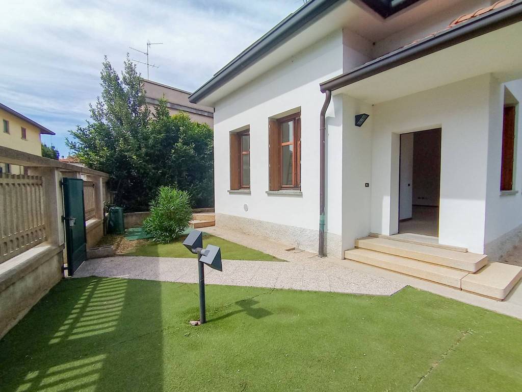 Villa a Carugo in Via Enrico Toti, 27 - Foto 3