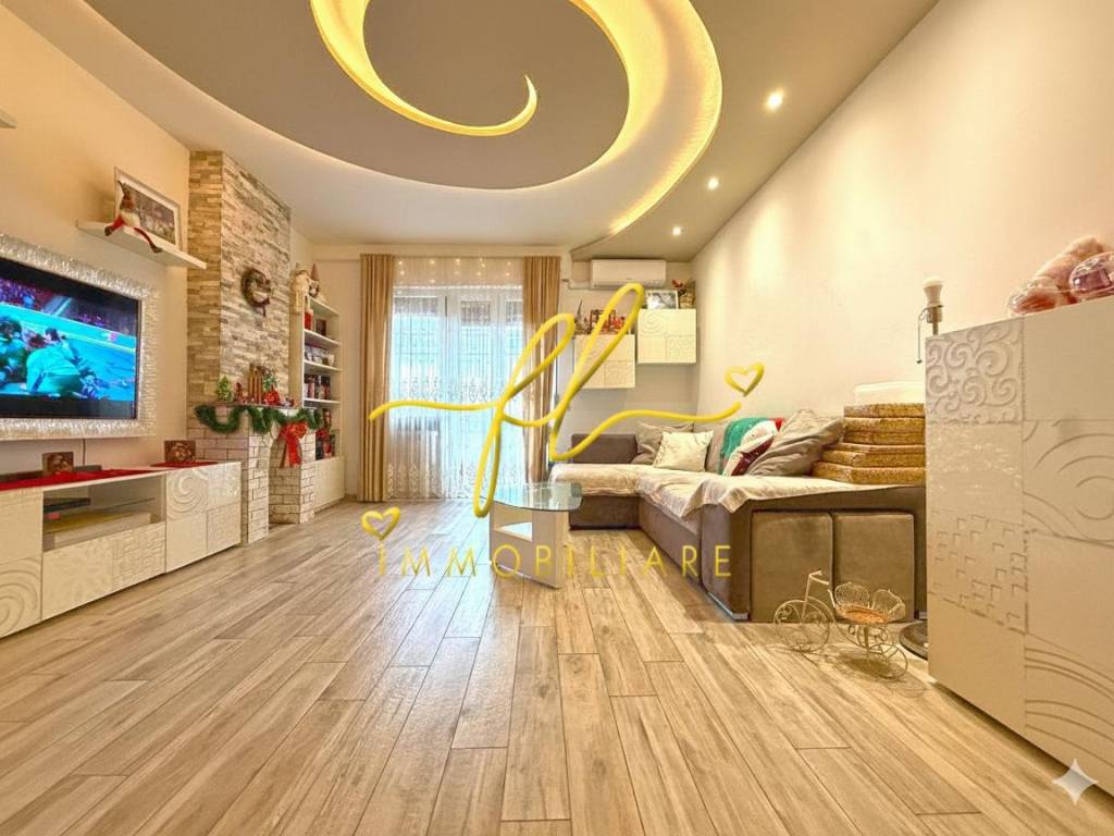 Appartamento a Cecina in Piazza Ilio Barontini, - Foto 2