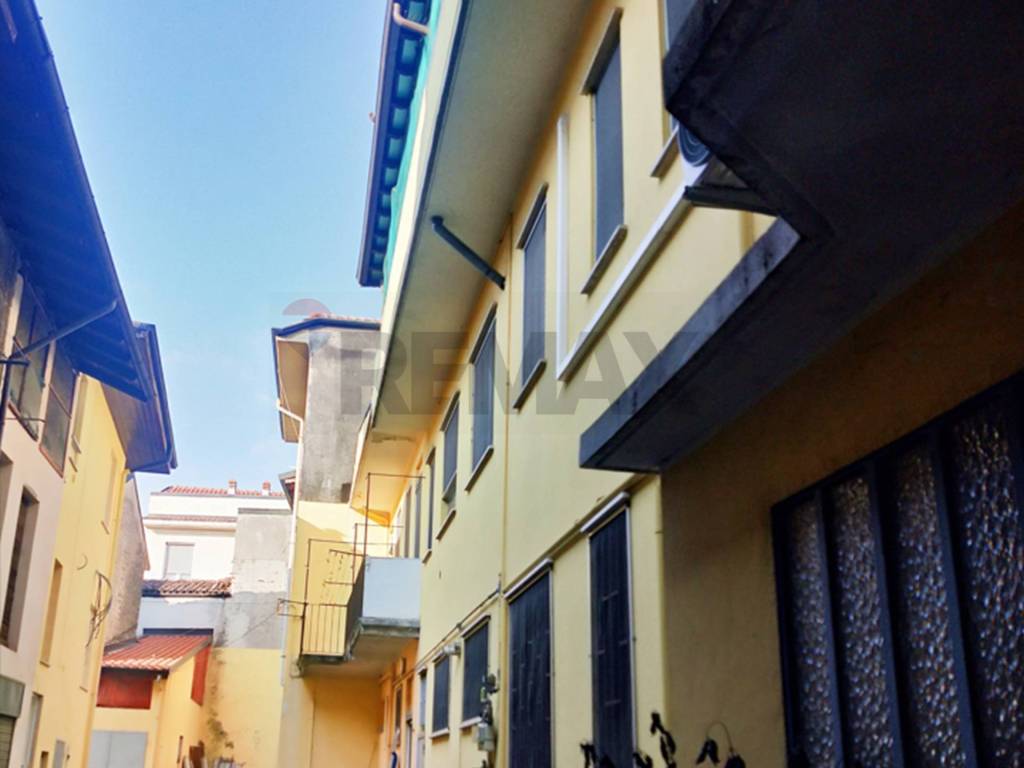 Palazzo / stabile a Trecate in Via Mazzini, 8 - Foto 2