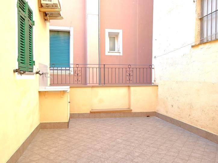 Appartamento a Spotorno in Via Camillo Benso di Cavour - Foto 2