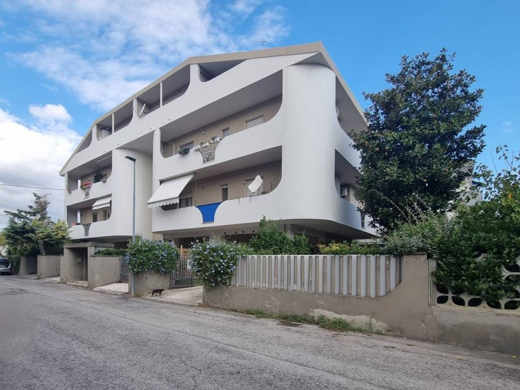 Appartamento a Montesilvano in Via Luigi Settembrini - Foto 2
