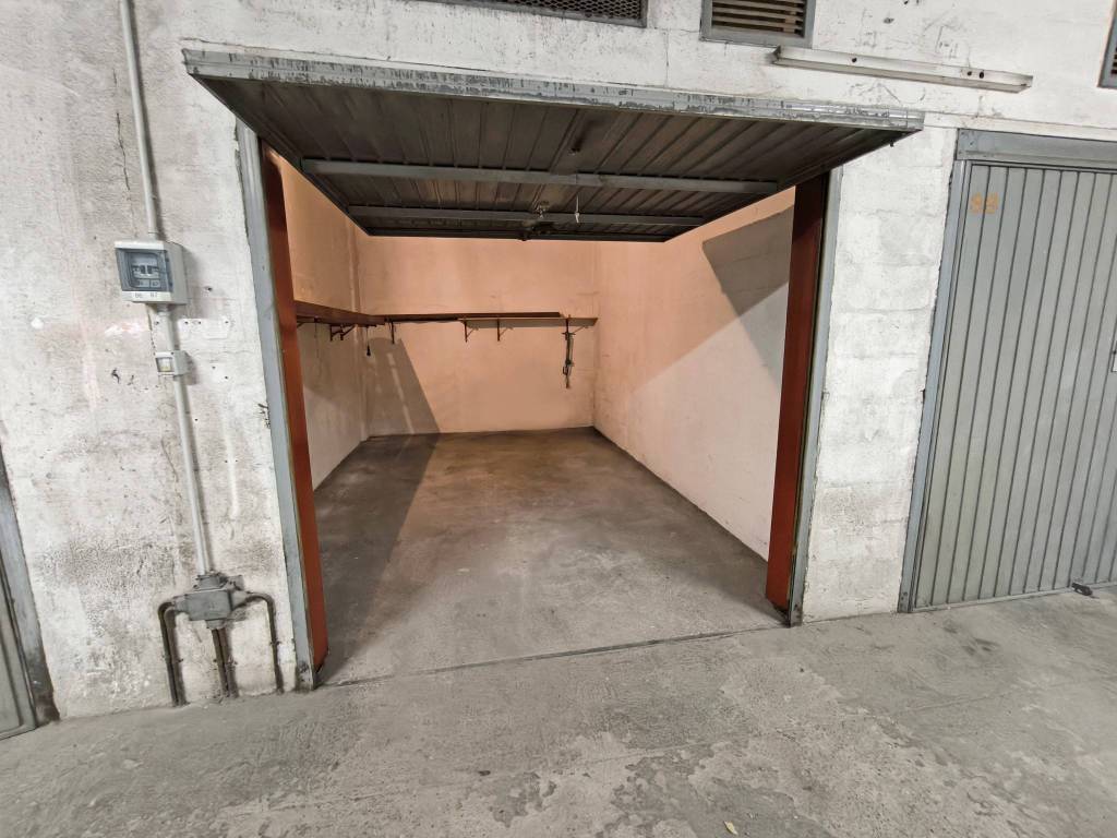 Box / garage a Genova in Via Ventotene, 90 - Foto 2