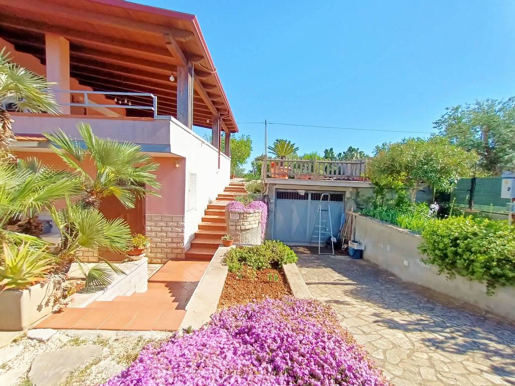 Villa a Conversano in Via Polignano, 26 - Foto 2