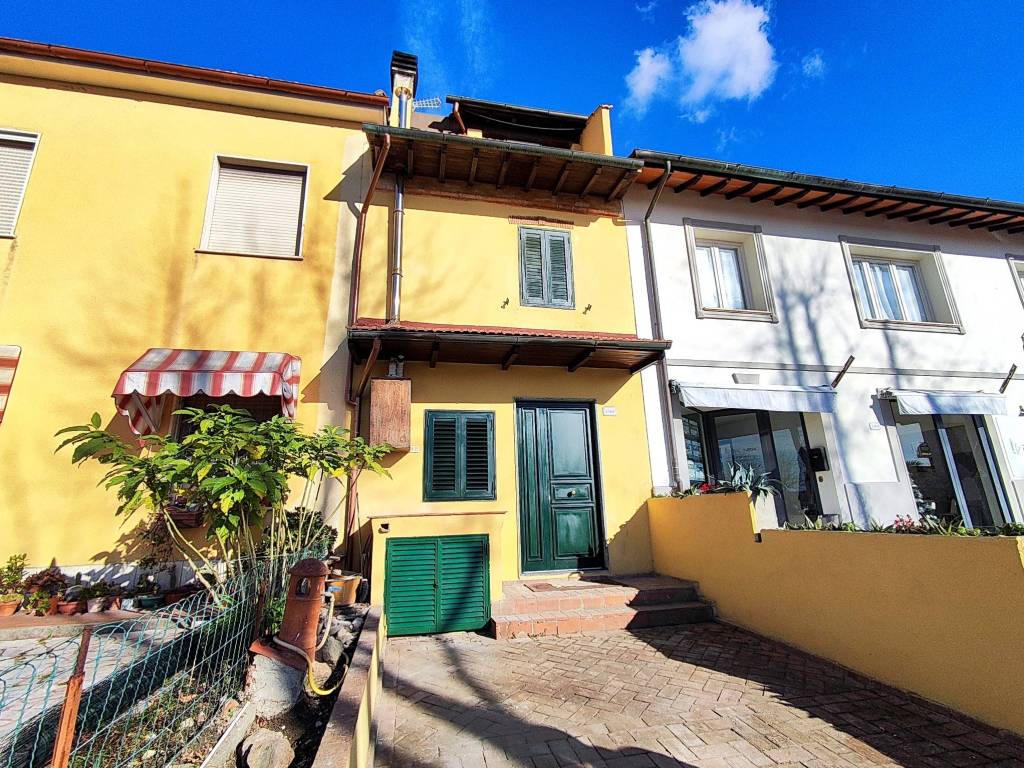 Casa indipendente a Massarosa in Strada Regionale Sarzanese Valdera, 2468 - Foto 3