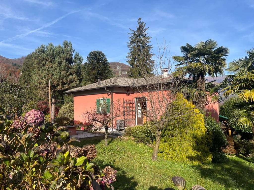 Villa a Cadegliano-viconago in Via Viconago, 28 - Foto 1