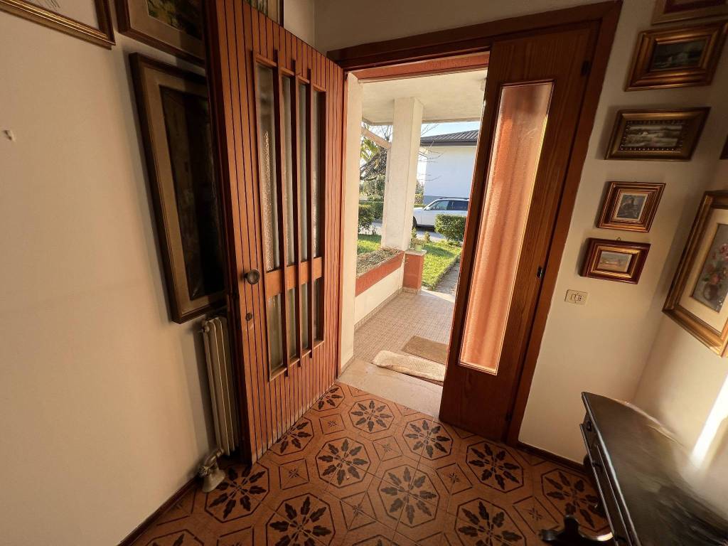 Villa a Azzano decimo in Piazzale San Michele Arcangelo - Foto 4