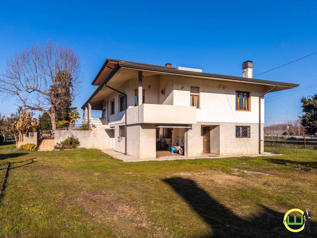Villa a Rivignano teor in Via Vittorio Veneto, 54 - Foto 2