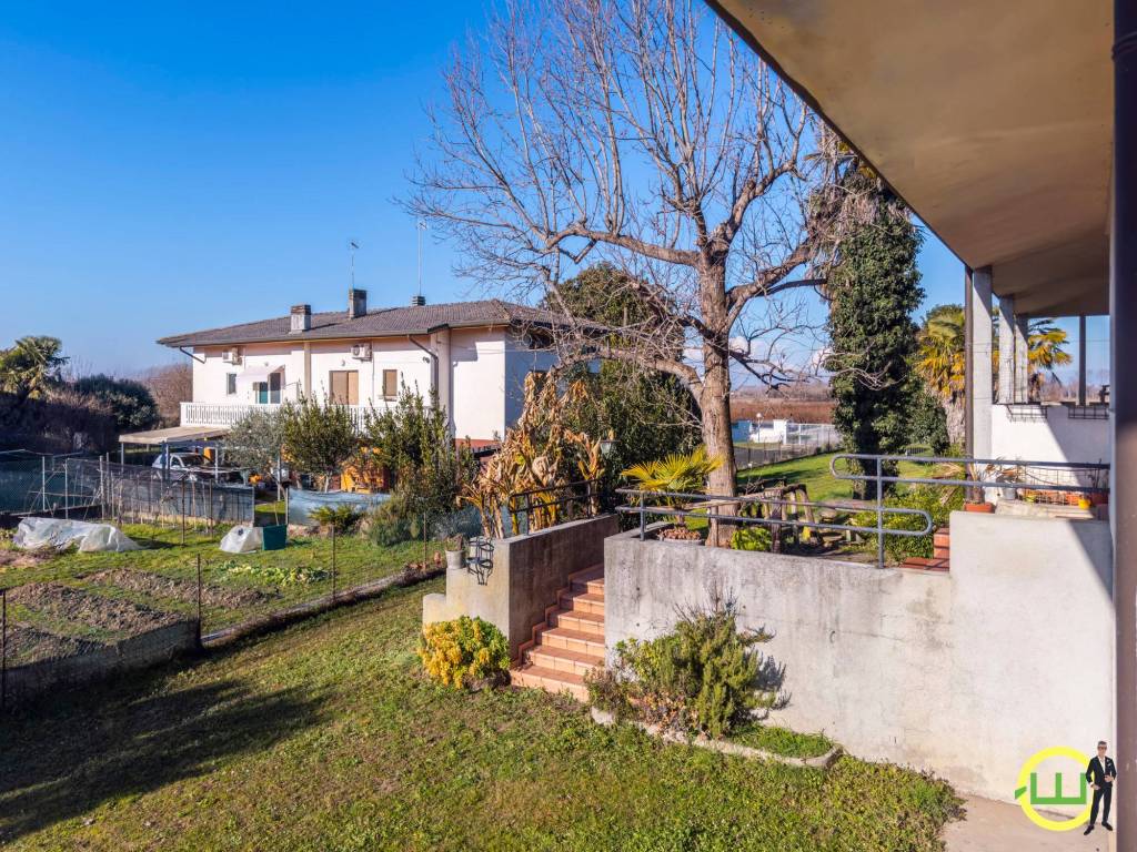 Villa a Rivignano teor in Via Vittorio Veneto, 54 - Foto 3