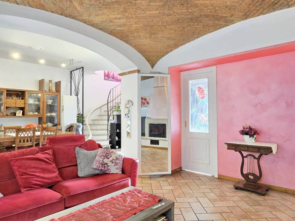 Appartamento a Angera in Via Mario Greppi - Foto 5