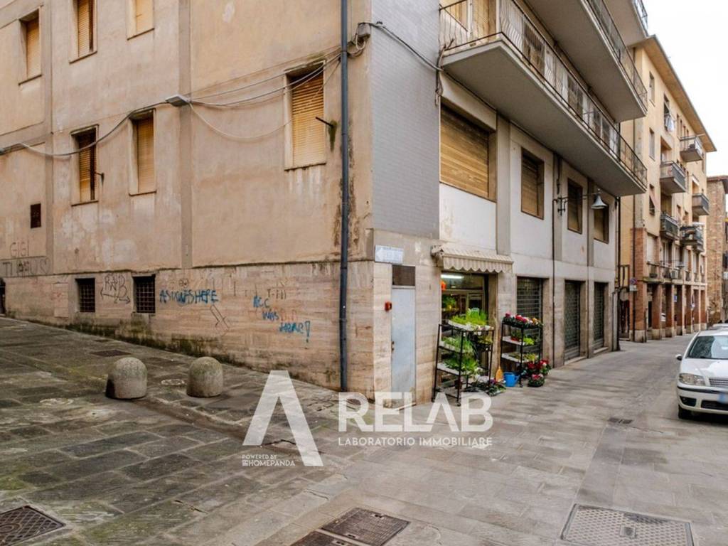 Palazzo / stabile a Poggibonsi in Piazza Cavour, 7 - Foto 3