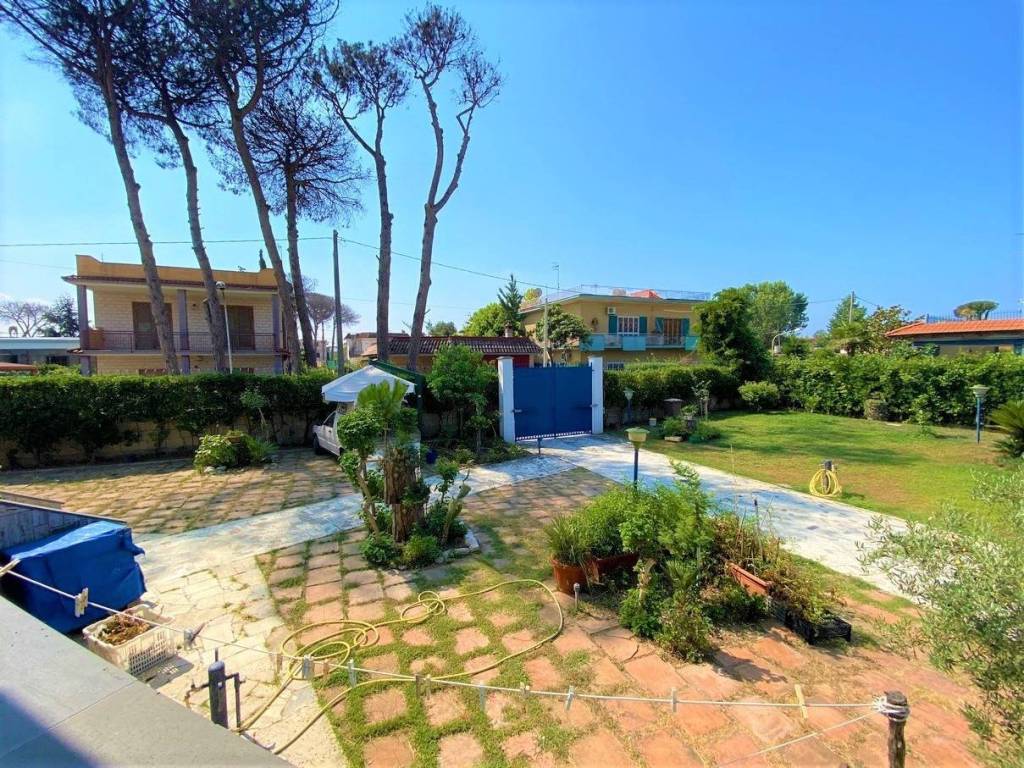 Villa a Castel volturno in VIALE V. LA BELLA - Foto 2