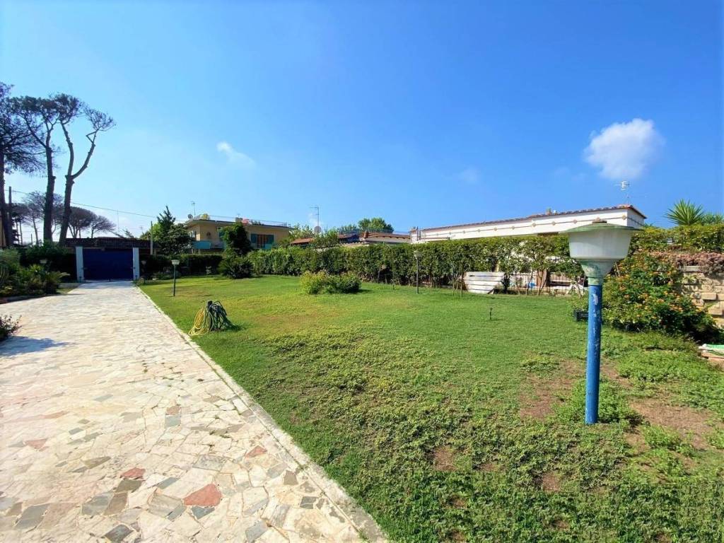 Villa a Castel volturno in VIALE V. LA BELLA - Foto 3