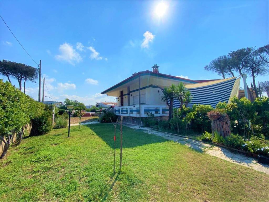 Villa a Castel volturno in VIALE V. LA BELLA - Foto 4