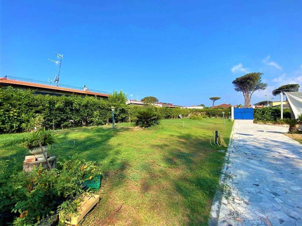Villa a Castel volturno in VIALE V. LA BELLA - Foto 5