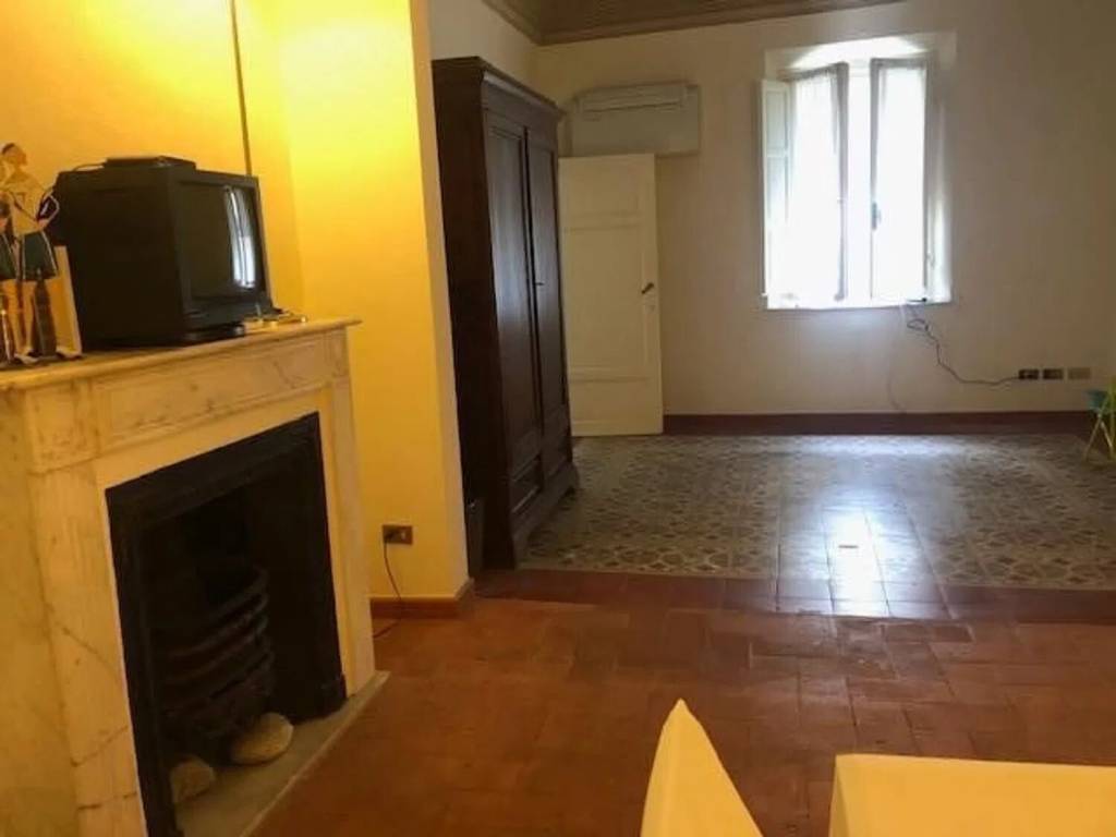 Appartamento a Pontedera in Via Vittorio Veneto - Foto 5