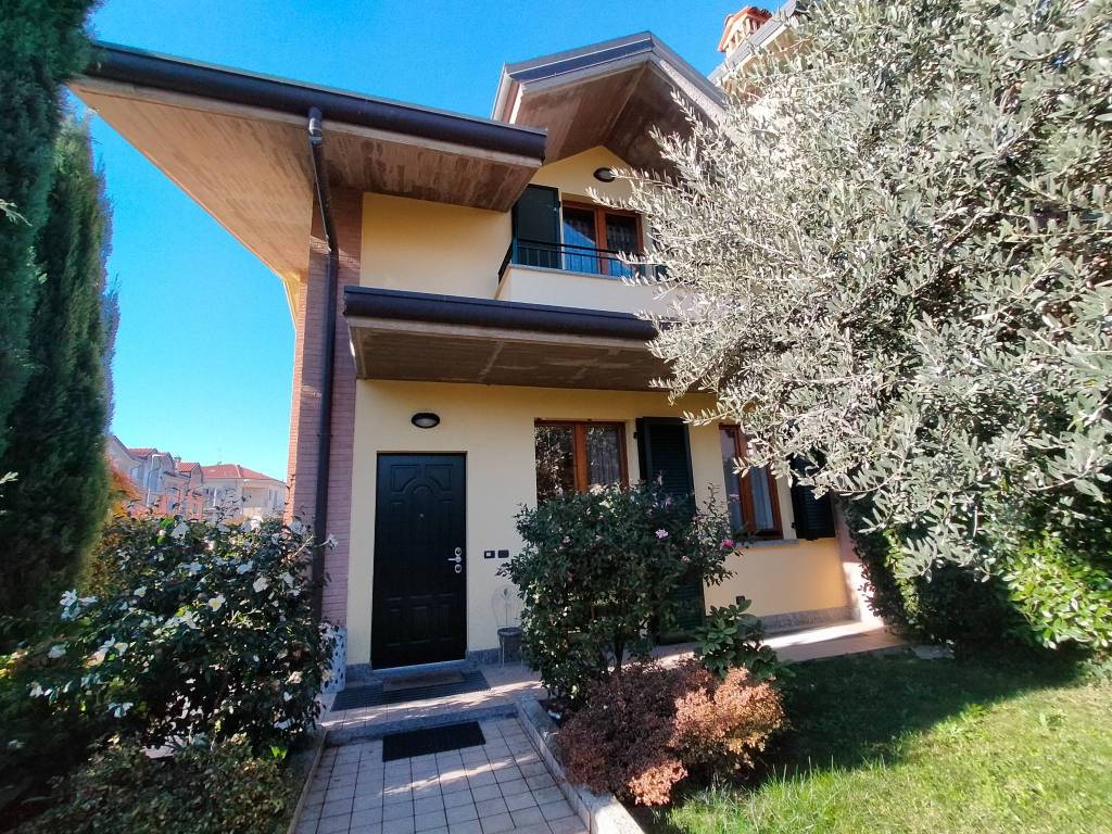 Villa a Solza in Via Gioacchino Rossini - Foto 2